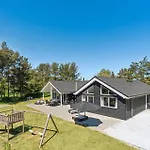 Pet Friendly In With Kitchen Neksø