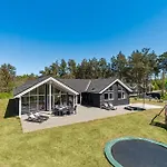 Pet Friendly In With Kitchen