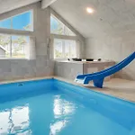Pet Friendly In With Kitchen