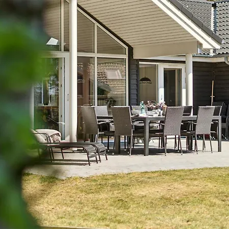 Pet Friendly In With Kitchen