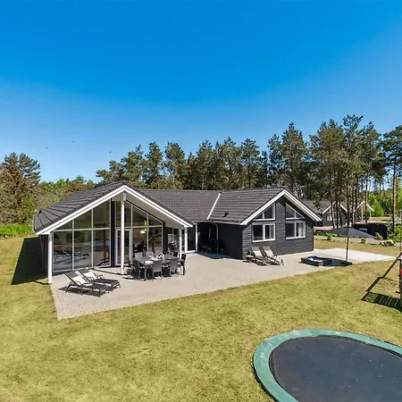 Pet Friendly In With Kitchen