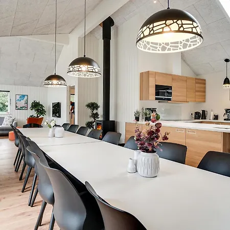 Pet Friendly In With Kitchen Holiday home