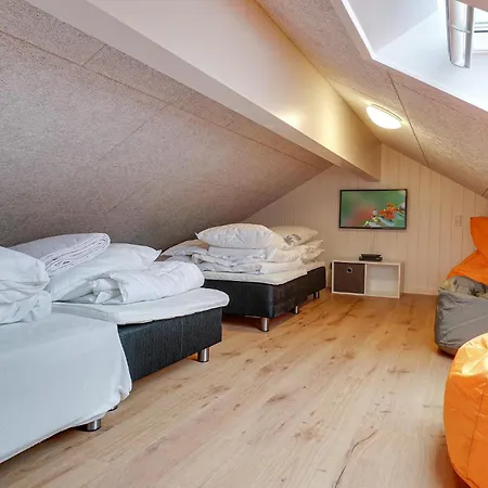 Pet Friendly In With Kitchen *